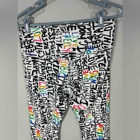 NWOT ATHLETA ELATION TRAIN 7/8
Tight Leggings PRIDE Graffiti words L - Picture 6 of 13